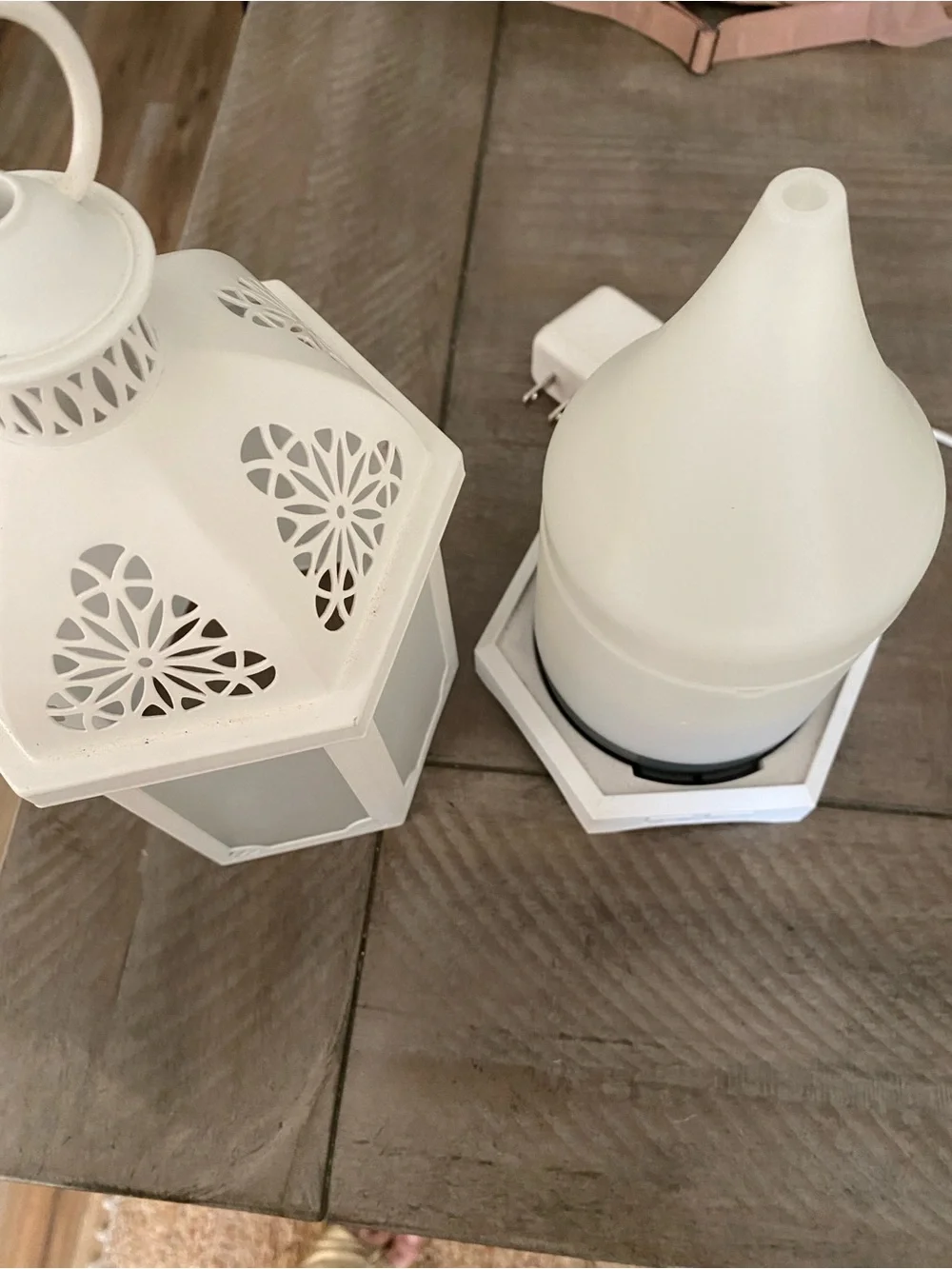 Young Living White Decorative Filigree Electric Lantern diffuser. Essential oils